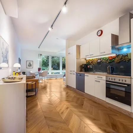 - App 1 Apartment *