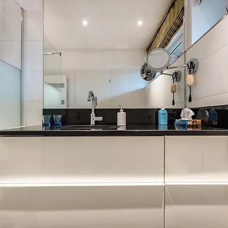 - App 1 Apartment *